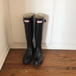 Black hunter rain boots- size US 7M/8F UK 6 EU 39